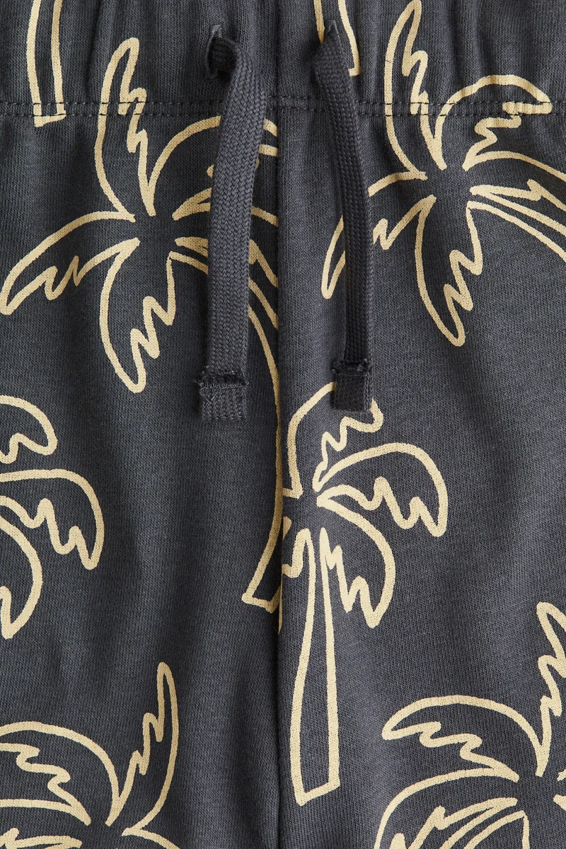 اتش اند ام شورت مزين بطبعة