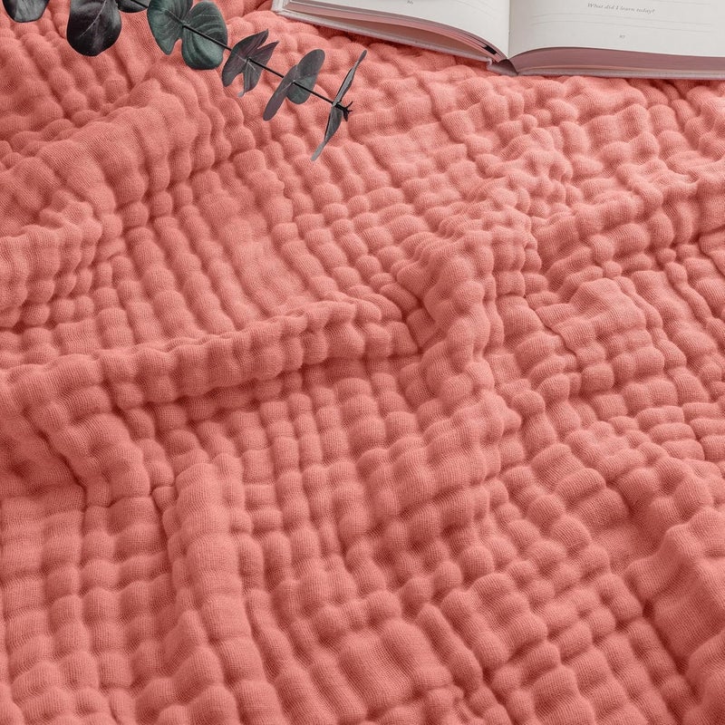 كومفي كلوبس بطانية قطنية مريحة من للبالغين، حجم كبير جدًا (مقاس توين) 90” × 90”， تتميز بست طبقات من القطن الناعم والمريح، خفيفة الوزن، قابلة للغسيل في الغسالة، مصممة في الولايات المتحدة لجميع المواسم (لون وردي داكن). - Image 1