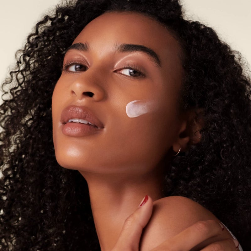 Shiseido Urban Environment Oil-Free Sunscreen SPF 42 - 30 mL - Protects, Hydrates, Mattifies & Works as Face Primer - Water Resistant for 40 Minutes - Non-Comedogenic - Image 4