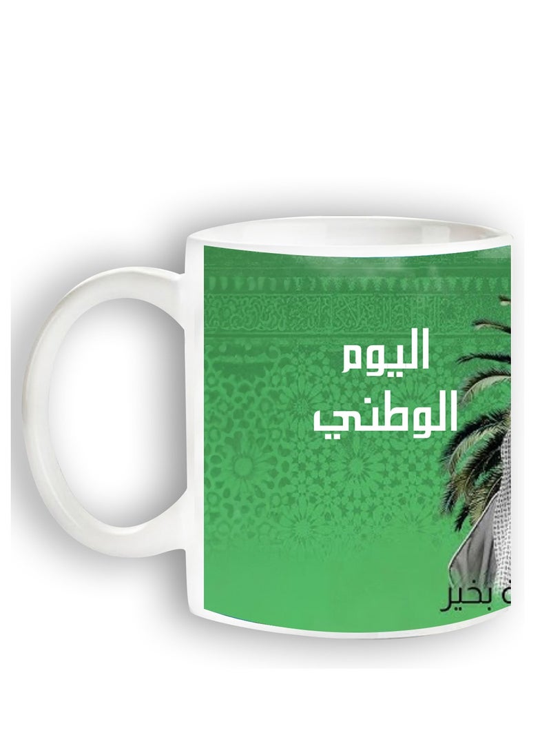 حكاية شمعة اليوم الوطني ، مج من السيراميك بطبعة تصميم لليوم الوطني السعودي بلون أبيض - Image 3