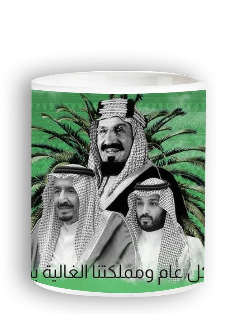 حكاية شمعة اليوم الوطني ، مج من السيراميك بطبعة تصميم لليوم الوطني السعودي بلون أبيض - Image 2