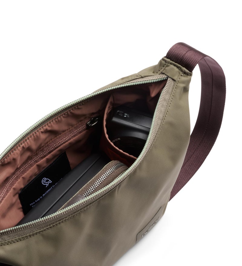 BELLROY حقيبة بيلروي لينوي كريسنت (حقيبة كروس بودي صغيرة بسعة 2.5 لتر للاستخدام اليومي مع العديد من الجيوب وحزام قابل للتعديل) - لون الطحالب البحرية - Image 4