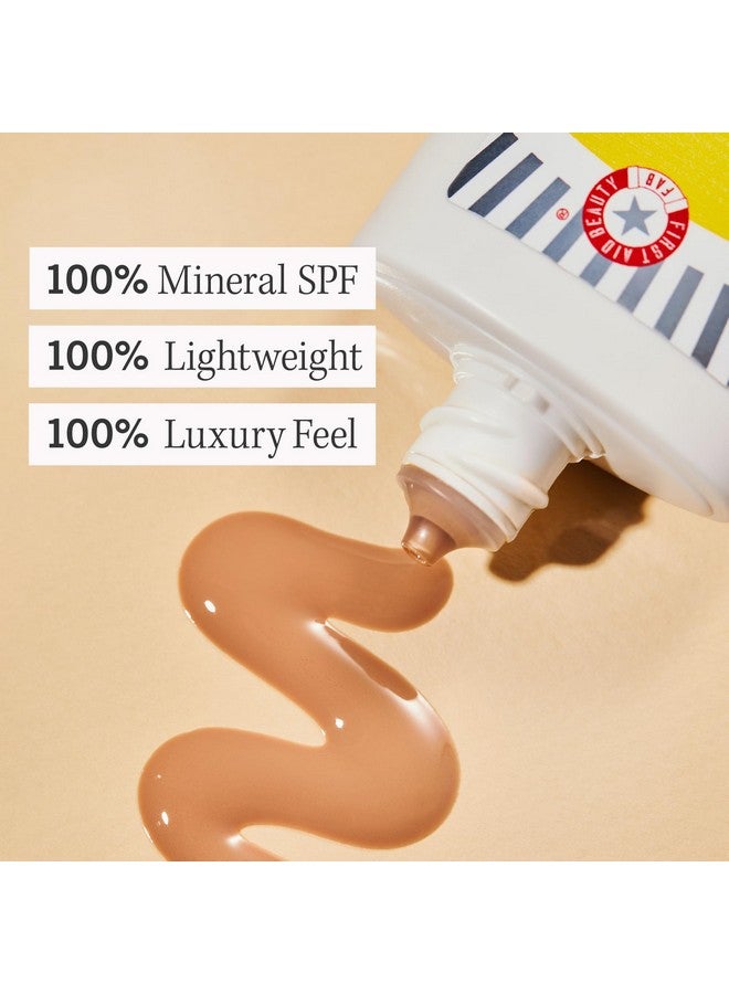 First Aid Beauty واقي شمس سائل معدني خفيف الوزن من إيرست إيد بيوتي مع أكسيد الزنك SPF 30 خفيف بشكل فاخر للاستخدام اليومي 1.5 أونصة - Image 5