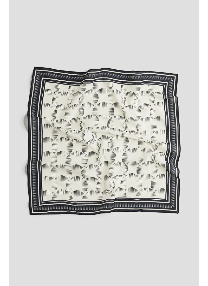 اتش اند ام Printed cotton scarf