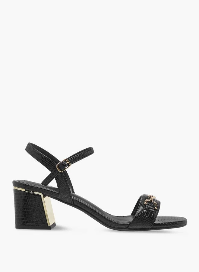 سيليست صنادل نسائية بكعب عريض وإبزيم بلمسة معدنية