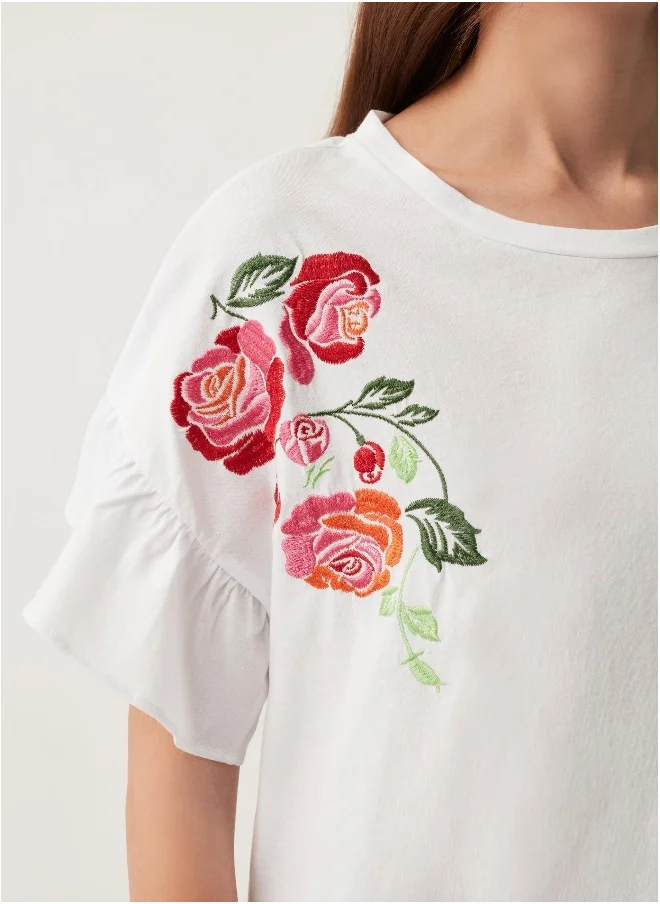 او في اس Cotton T-shirt with floral embroidery