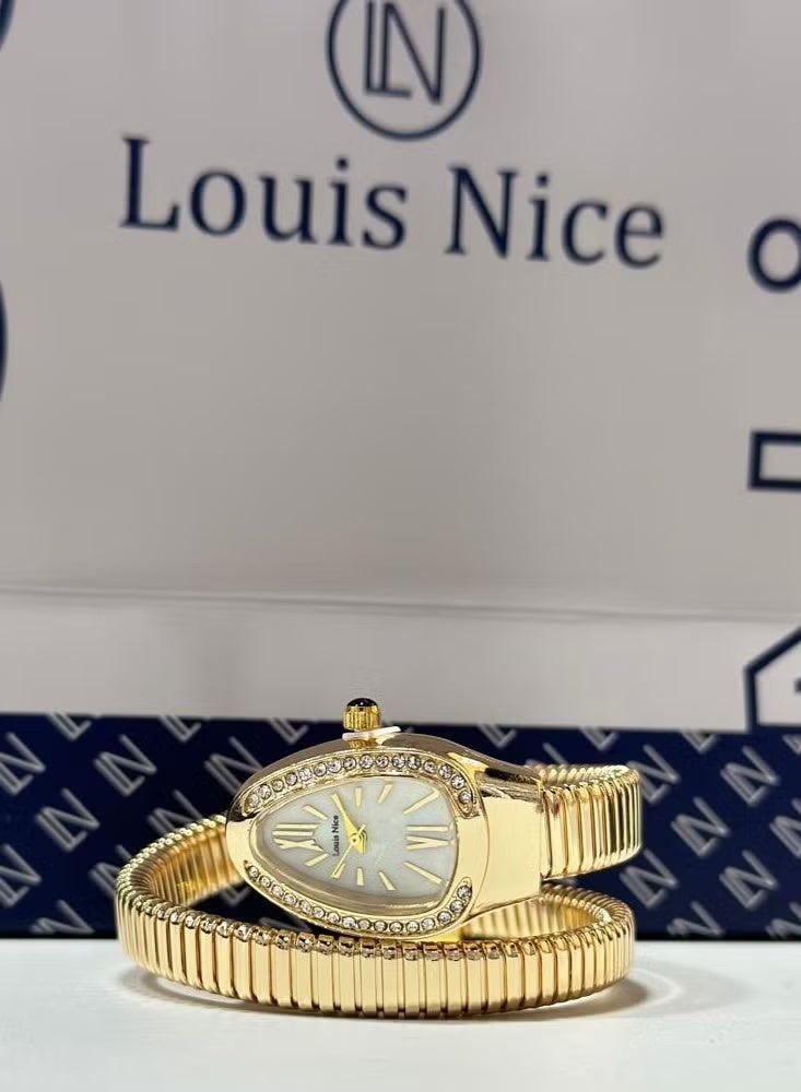 ساعة نسائية بتصميم "الثعبان" من Louis Nice، تتميز بهيكل مقاوم للماء ومينا من عرق اللؤلؤ، وهي مستوحاة من تصميم بولغاري الشهير.