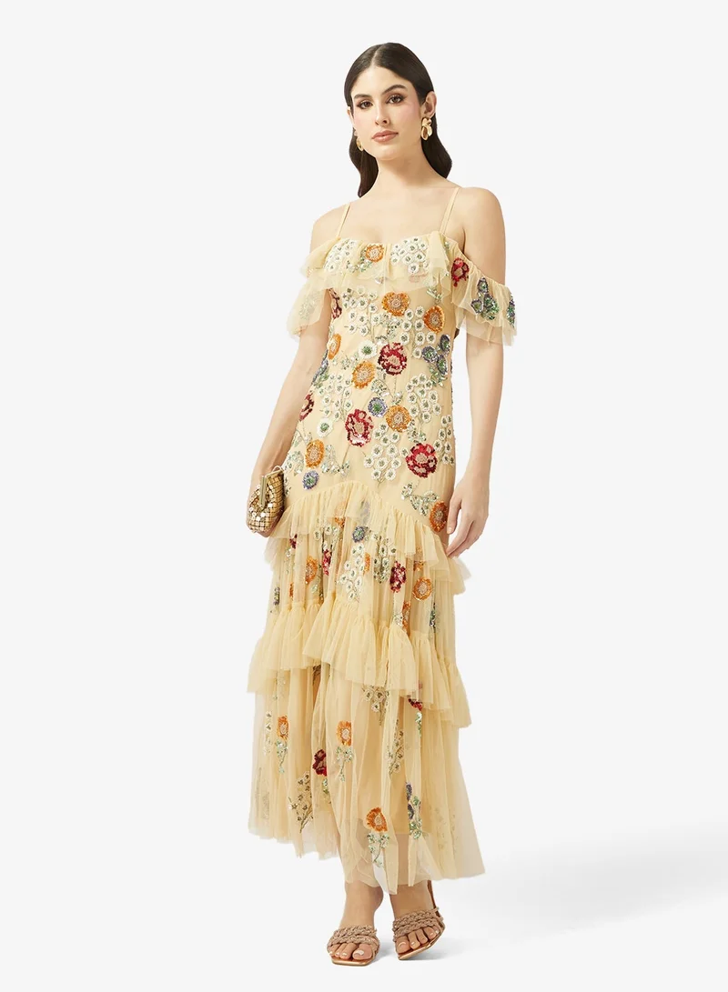 مايا فستان ماكسي مزين بالزهور بكتف مكشوف فاخر