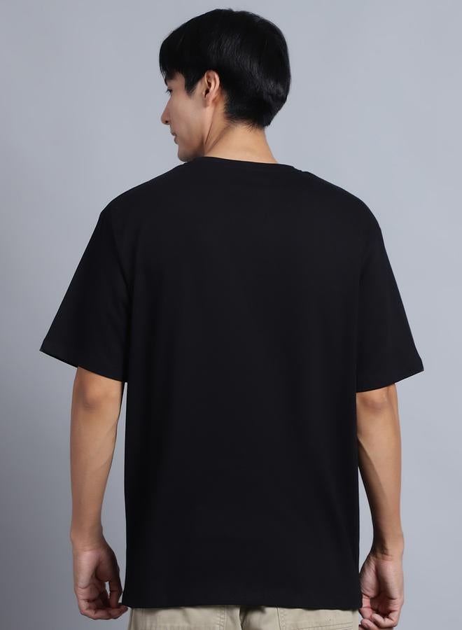 تايك تو تيشيرت رجالي أسود مطبوع برسومات كبيرة من دور - Image 2