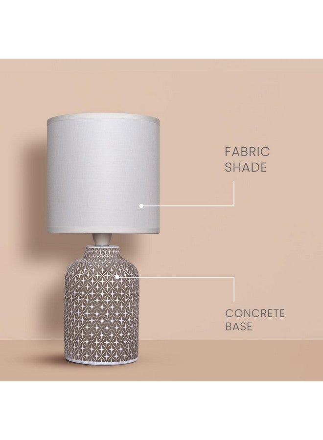 Magik مصباح طاولة زخرفي مغربي ماجيك (رمادي فاتح) | قاعدة خرسانية مع ظل قماش أبيض فاتح | يتضمن لمبة LED بقوة 5 واط | قاعدة E14 | إضاءة محيطة لغرفة النوم، غرفة المعيشة والمكتب | سلك بطول 1.3 متر - Image 4