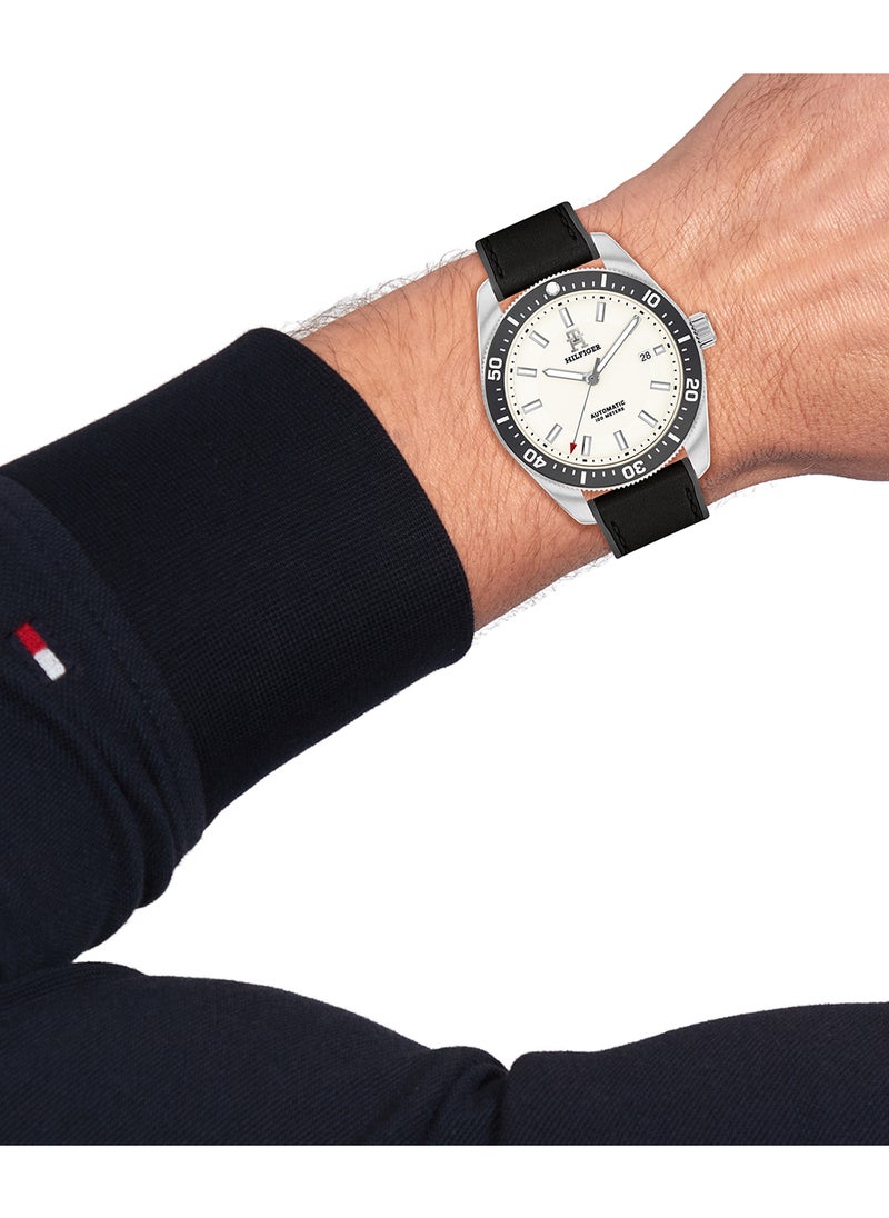 TOMMY HILFIGER - TOMMY HILFIGER ROUND ANALOG MEN'S WHITE CASE WATCH - 1792153 - Image 1