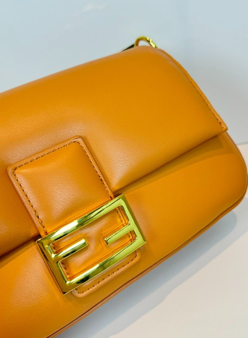 Baguette Leather Shoulder Bag Fendi - Image 4