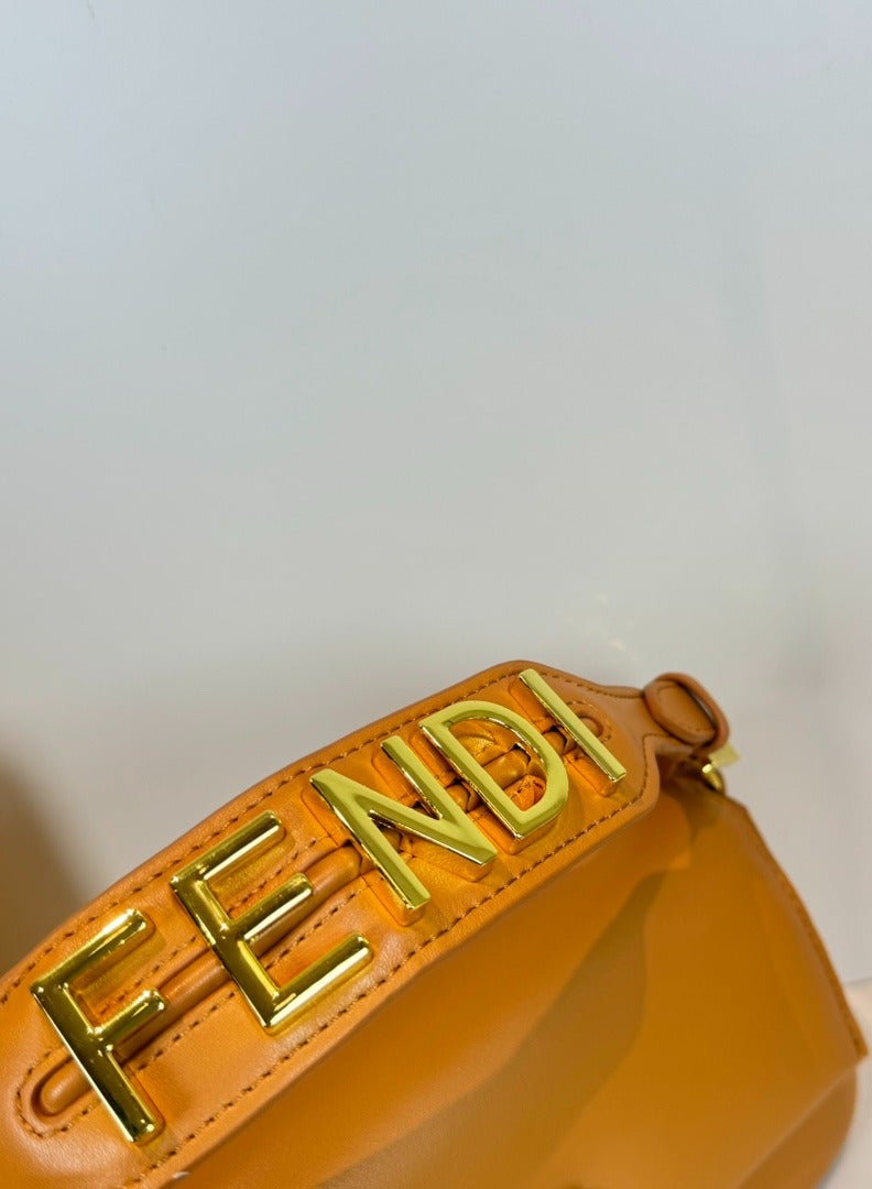 Baguette Leather Shoulder Bag Fendi - Image 3