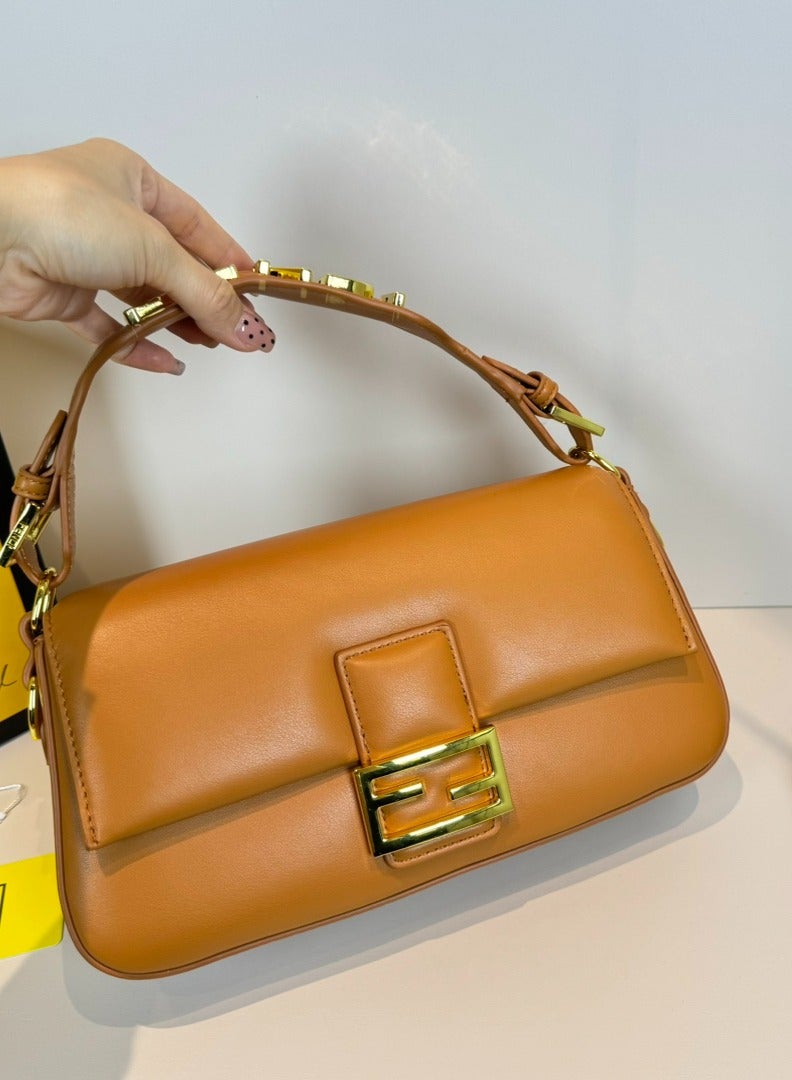 Baguette Leather Shoulder Bag Fendi - Image 2