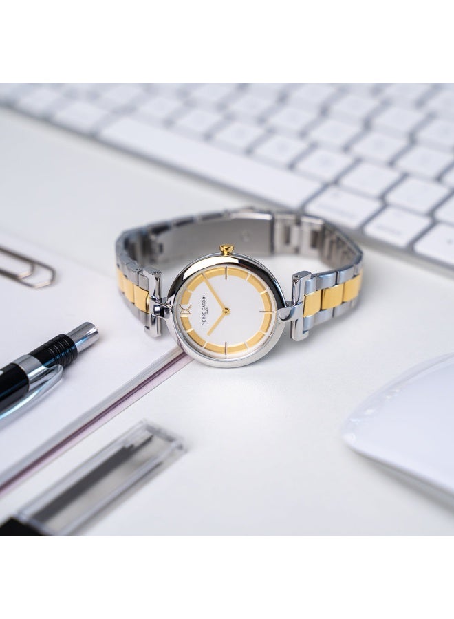 بيير كاردان ساعة نسائية من بيير كاردان بهيكل معدني فضي وسوار معدني فضي وذهبي - Image 3
