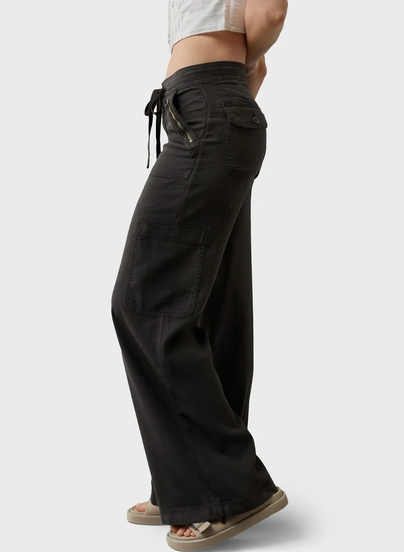 American Eagle Wide Leg Drawstring  Cargo Pants