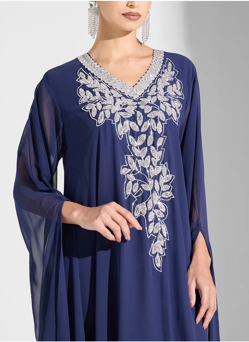 هيا كلوزيت V-Neck Embroidered Neck Cape Sleeve Dress