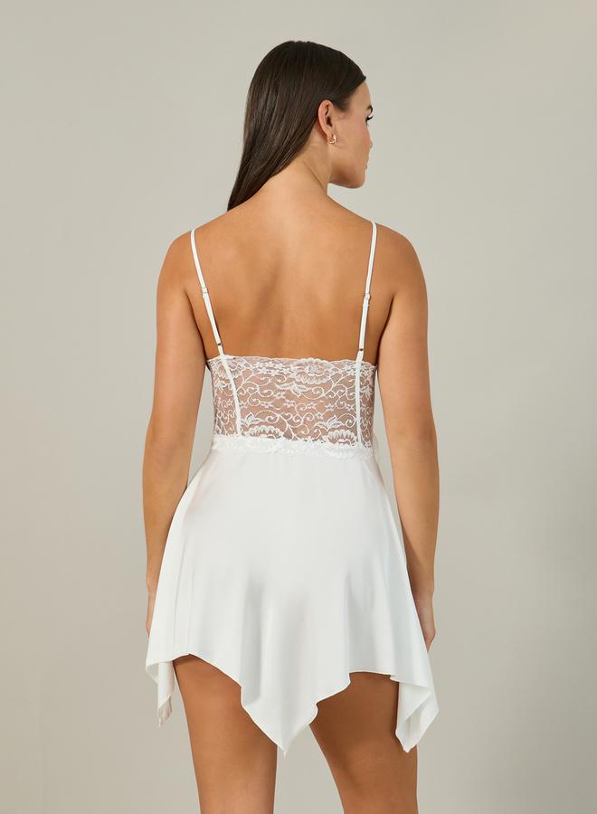 ستايلي باب دول بتفاصيل فراشة وحافة منديل - Image 3