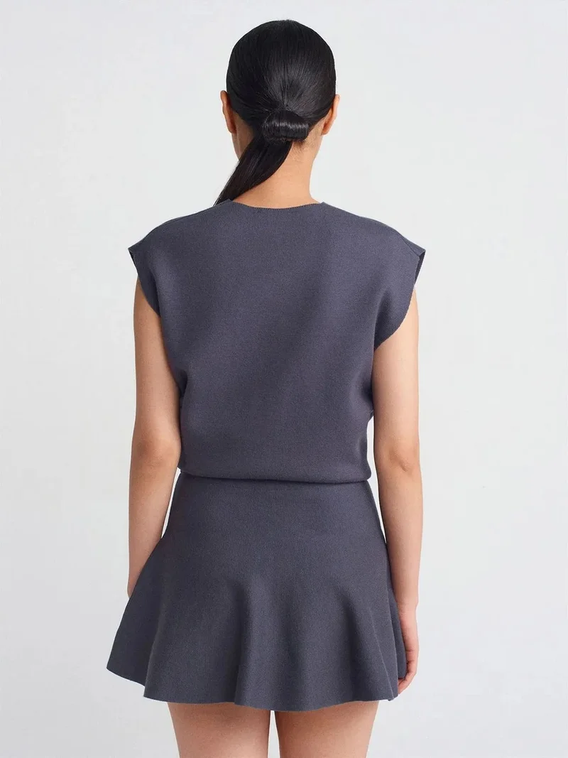 ديلفين DILVIN Mid-Waist Ribbed Knit Skater Mini Skirt