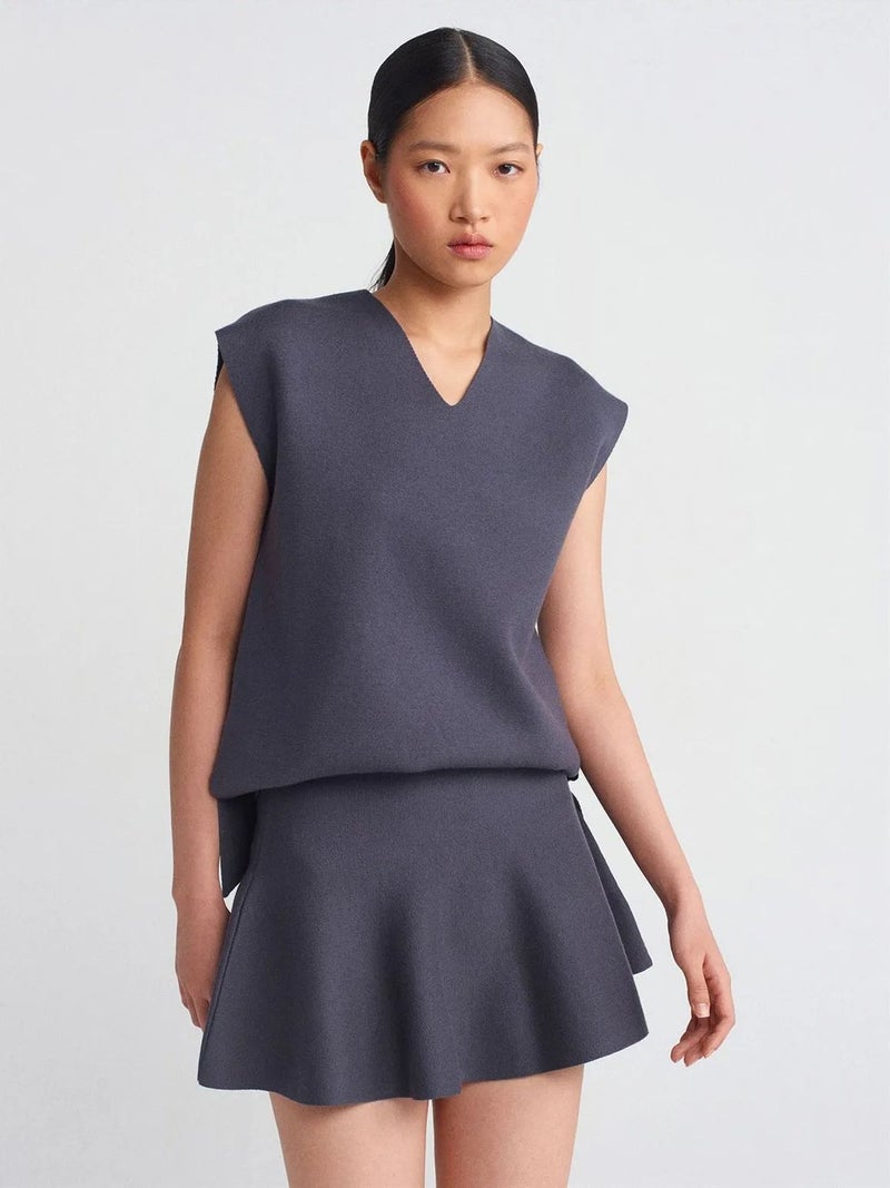 DILVIN Mid-Waist Ribbed Knit Skater Mini Skirt - Image 3