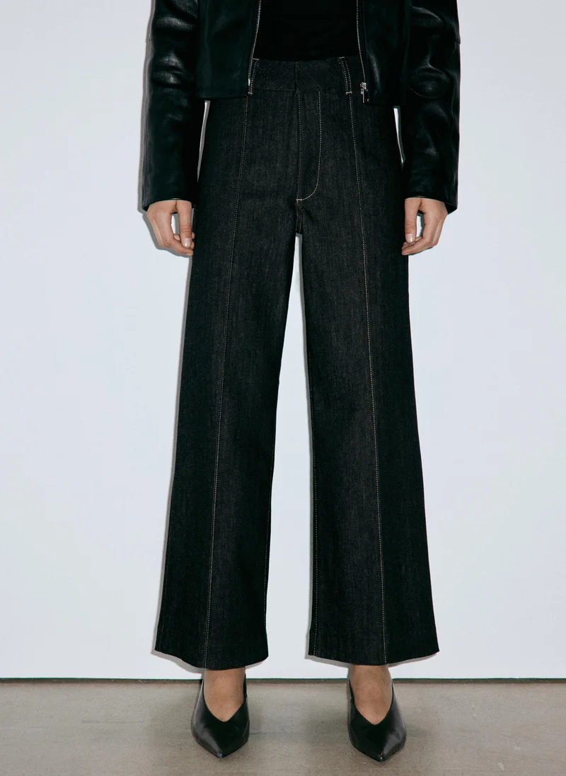 High-waisted wide leg jeans with stitching