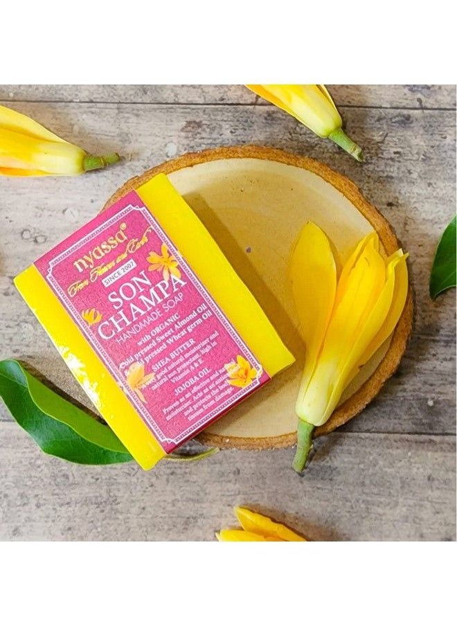 Nyassa مجموعة الزهور كومبو 75 جرام × 5 صابون باريجات نايت بلومينج جاسمين؛ سون شامبا؛ معبد موغرا؛ رات كي راني؛ صابون ماونتن مسك المصنوع يدويًا (75 جرام لكل قطعة).  - Image 4