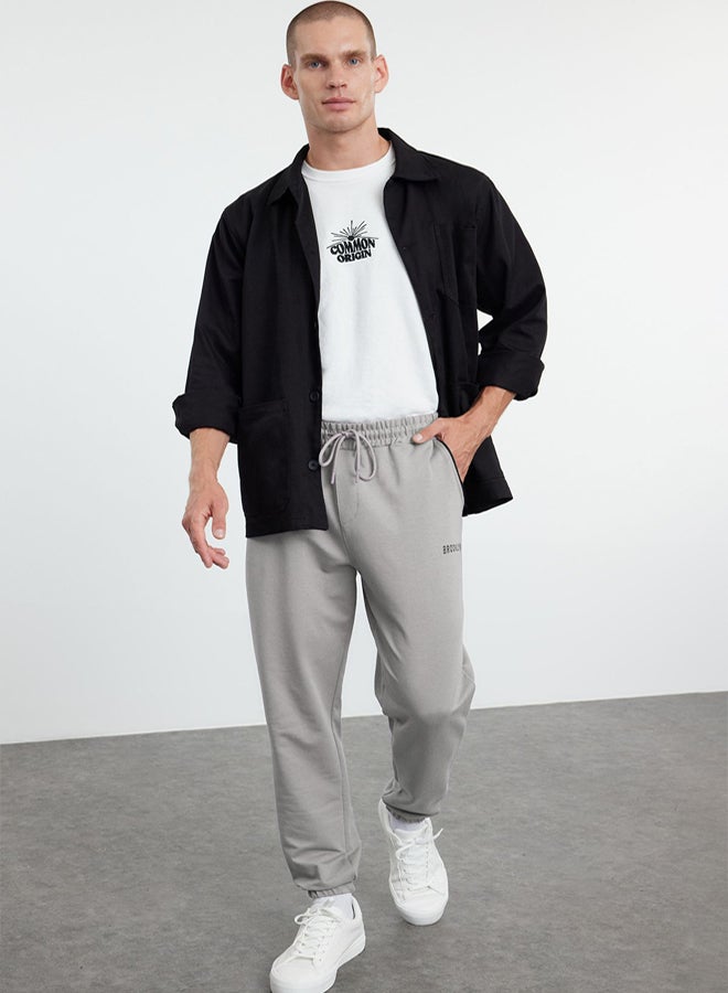 trendyol Gray Regular Fit Printed Elastic Leg Sweatpants TMNSS22EA0121 - Image 2