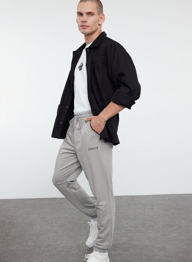 trendyol Gray Regular Fit Printed Elastic Leg Sweatpants TMNSS22EA0121 - Image 3