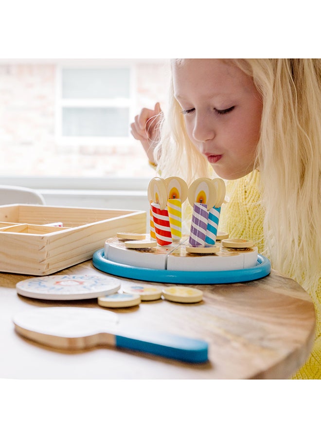 Melissa & Doug كعكة عيد الميلاد من ميليسا ودوج - طعام لعب خشبي مع تزيينات قابلة للتبديل و 7 شموع - Image 5