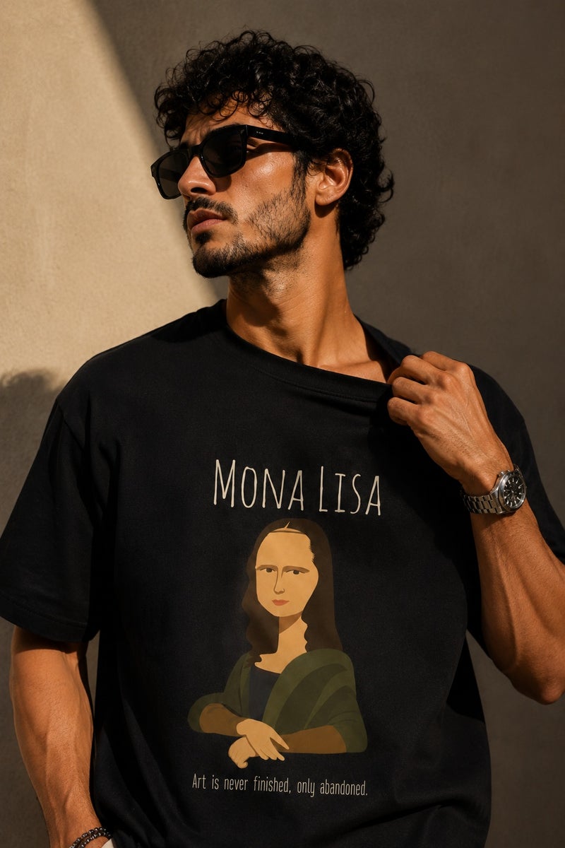 تي شيرت رجالي أسود بقصة واسعة وطبعة موناليزا عصرية، كم قصير، ستايل ستريت وير جذاب - Image 1