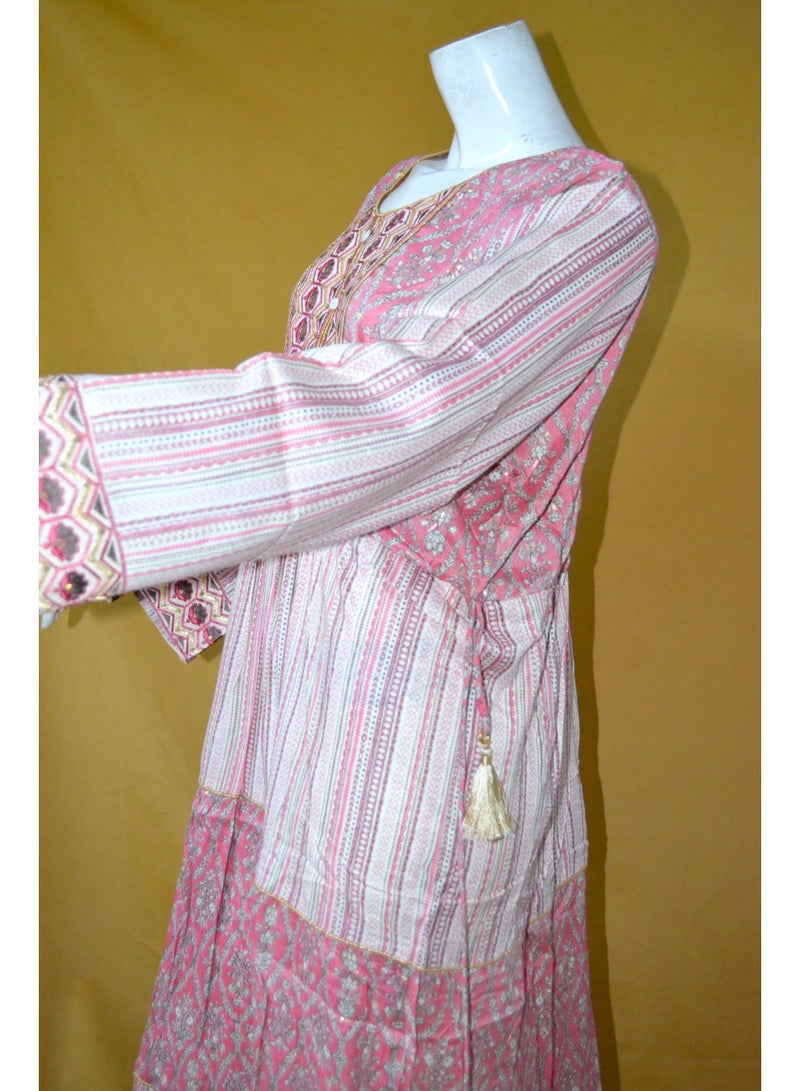 زينة جلابية نسائية أنيقة – فستان سهرة وحفلات محتشم بتطريز وأكمام طويلة مع أشرطة جانبية قابلة للتعديل - Image 2