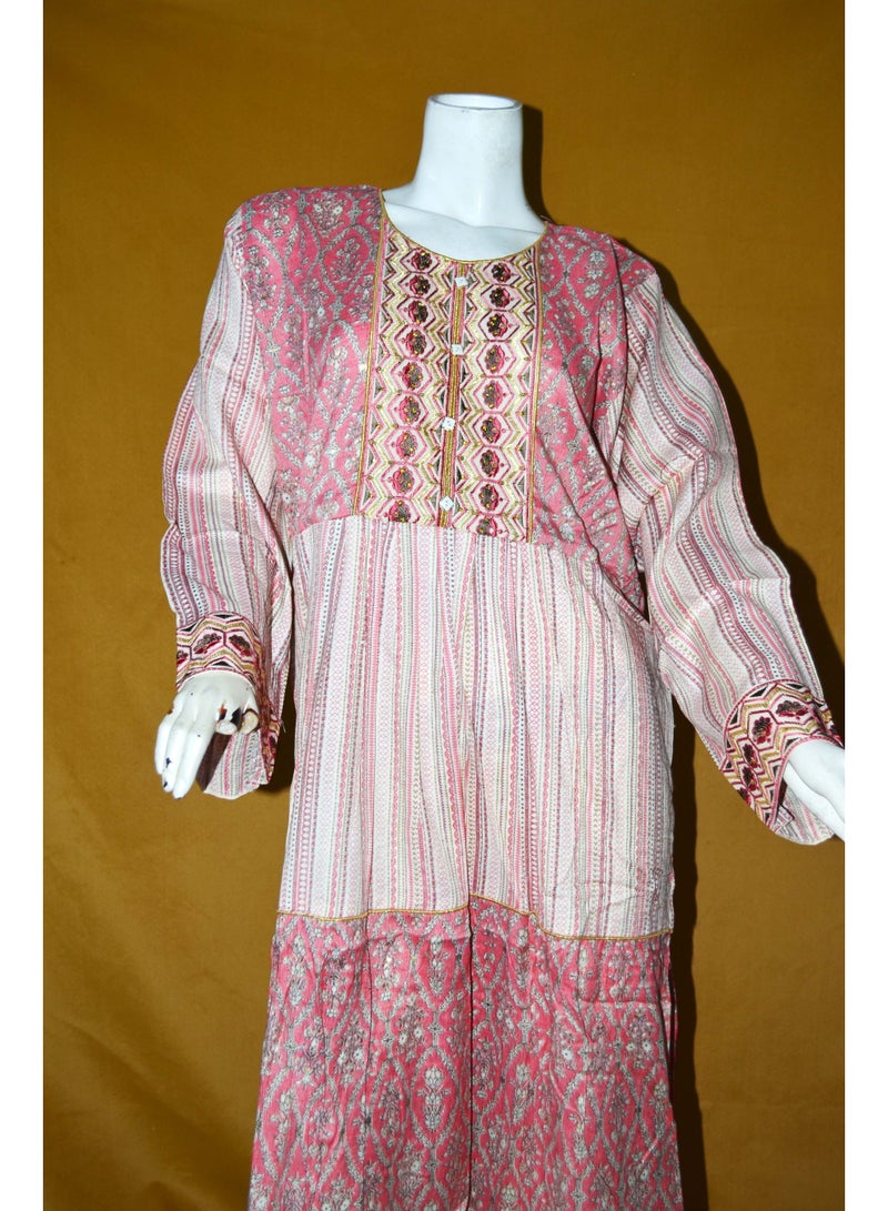 زينة جلابية نسائية أنيقة – فستان سهرة وحفلات محتشم بتطريز وأكمام طويلة مع أشرطة جانبية قابلة للتعديل - Image 3