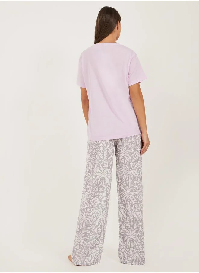 ستايلي Palm Graphic Print Dropped Shoulder T-Shirt and Pyjama Pants Set
