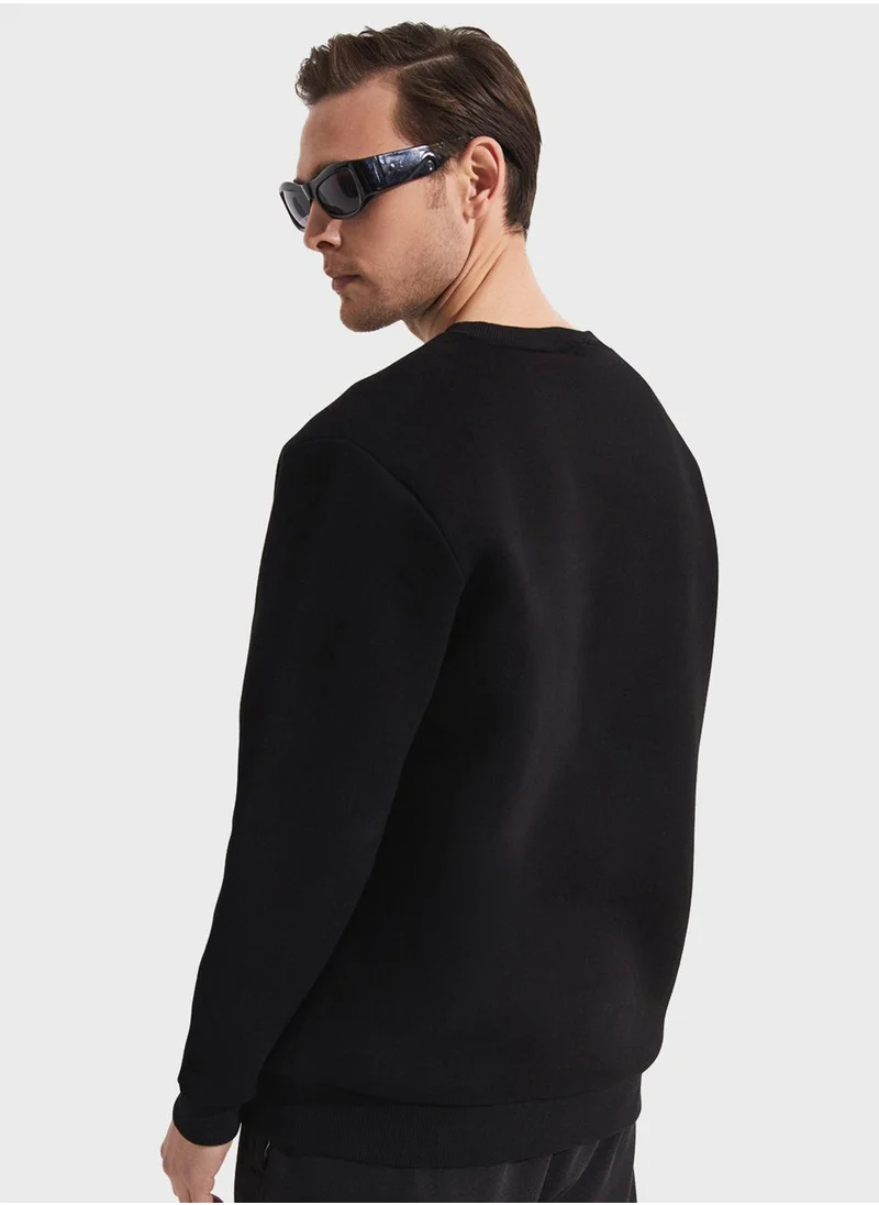 JUNE Essentail Crew Neck Sweatshirt