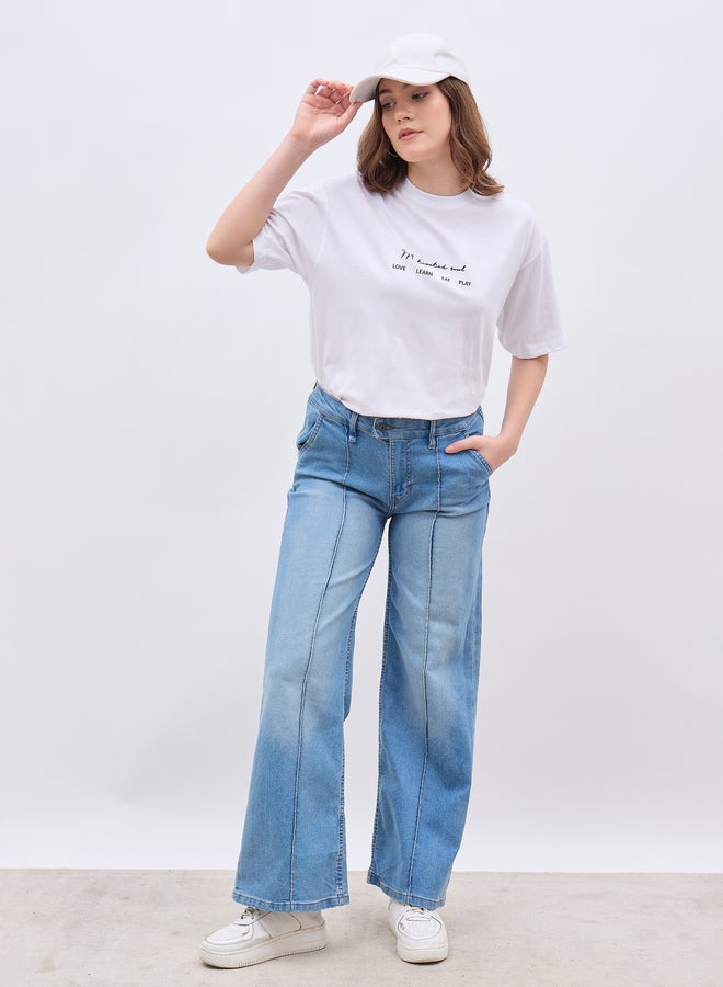 ستايلي تيشيرت سنيكرز بطباعة شعار وأكمام قصيرة مقاس كبير - Image 1