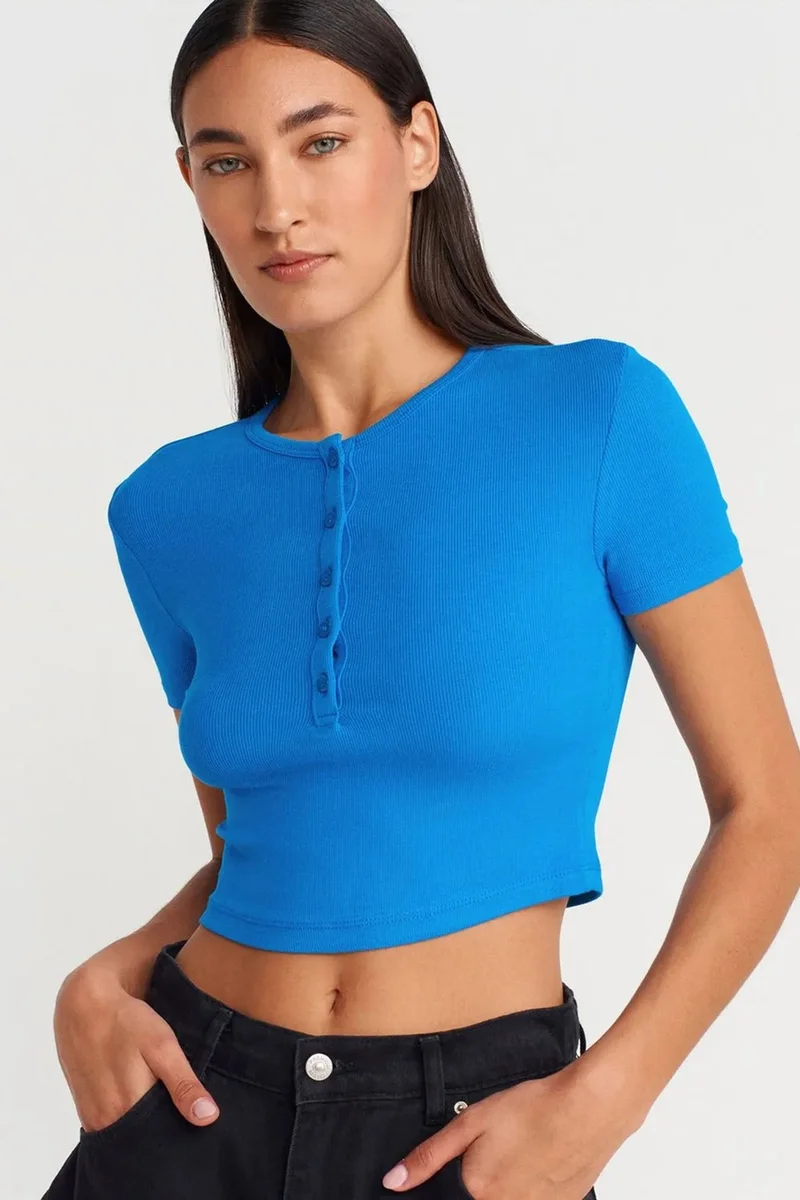 DILVIN Slim Fit Crop Blouse With Buttons