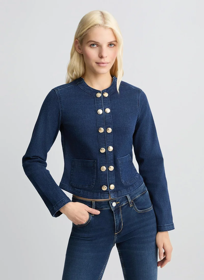 ليو جو Denim jacket with bejewelled chain
