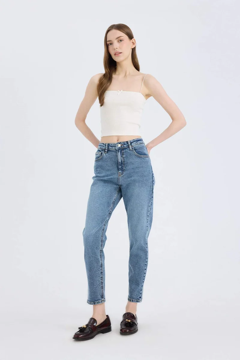 ديفاكتو Lina Comfort Mom Regular Waist Straight Leg Jeans