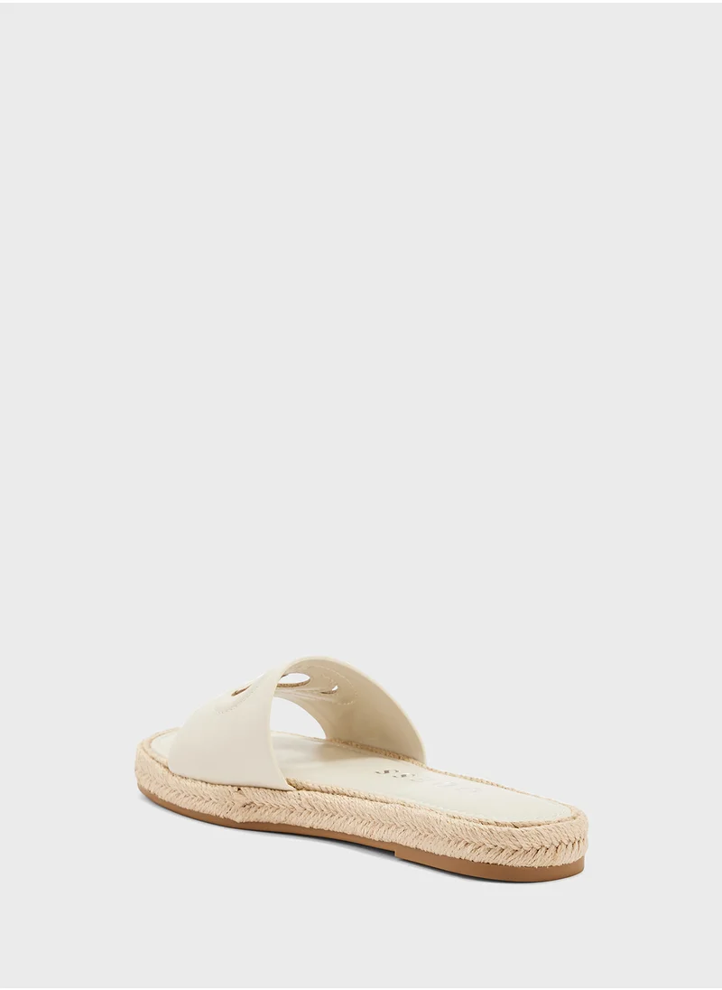 جس Katica Casual Flat Sandals