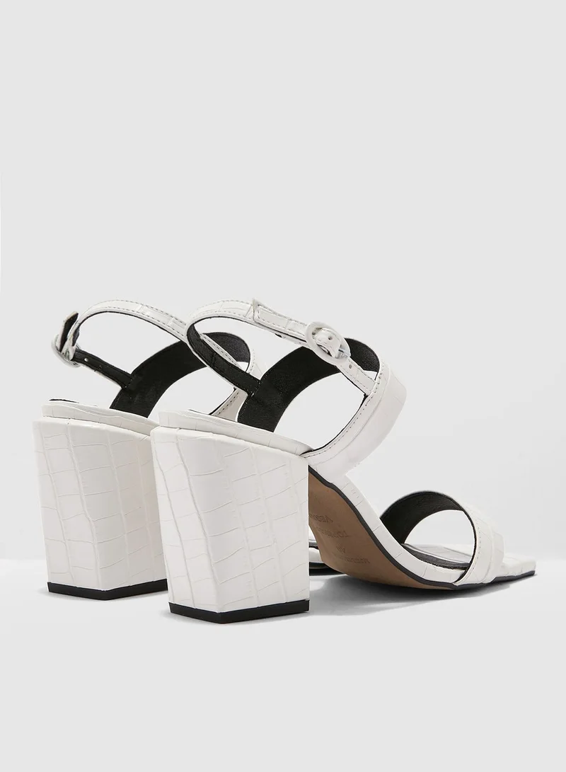 TOPSHOP Roxie Vegan Block Heel Sandal - White