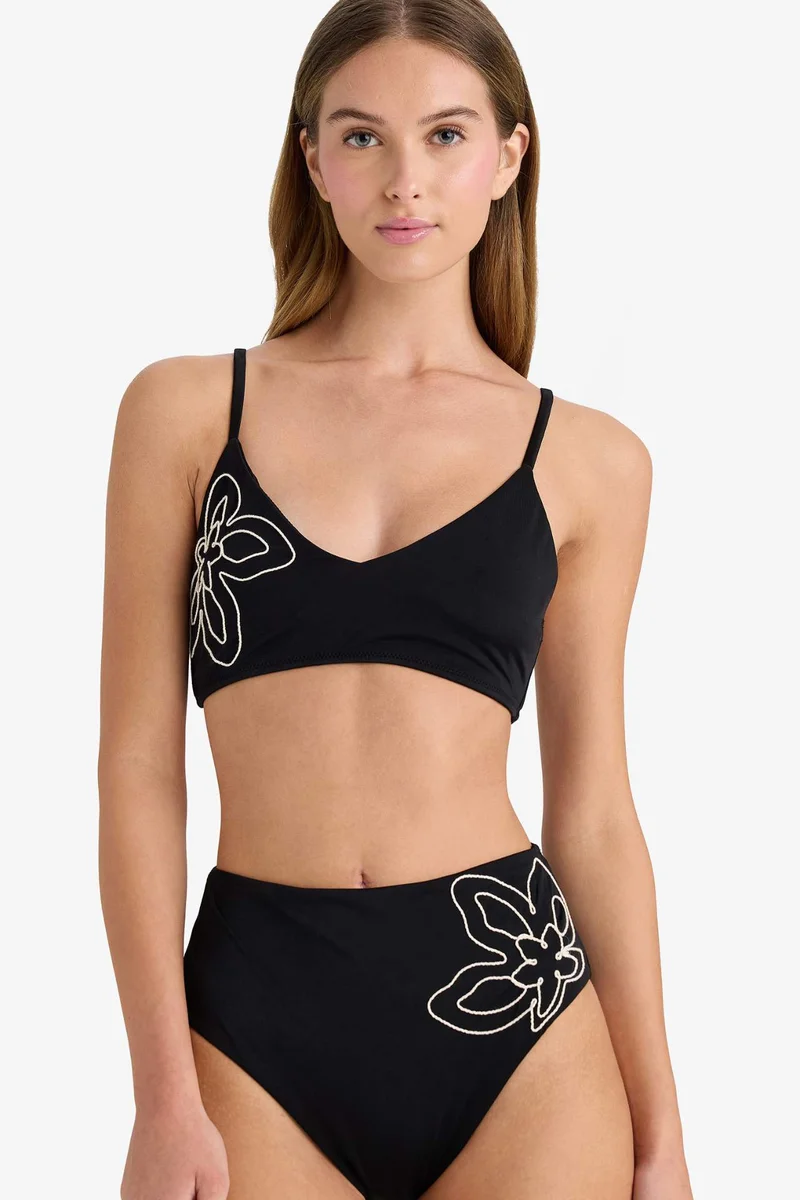 ديفاكتو Fall in Love Regular Fit Embroidered Bikini Bottom