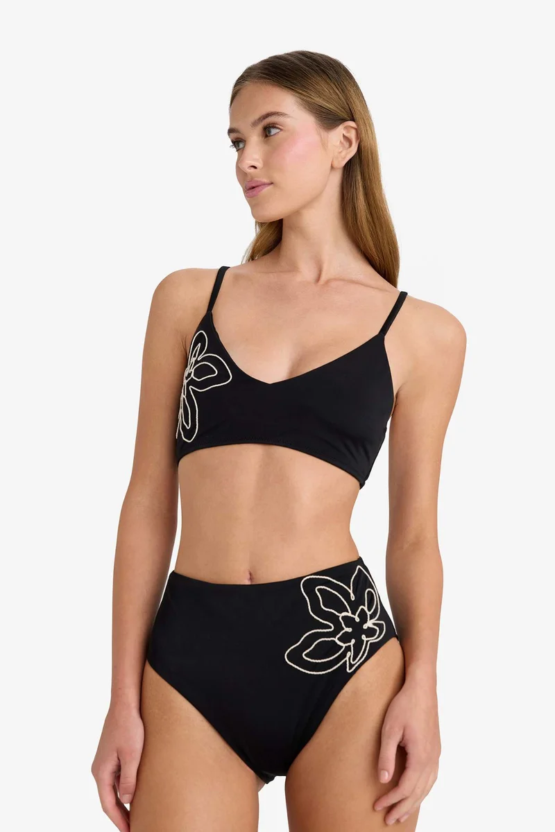 ديفاكتو Fall in Love Regular Fit Embroidered Bikini Bottom