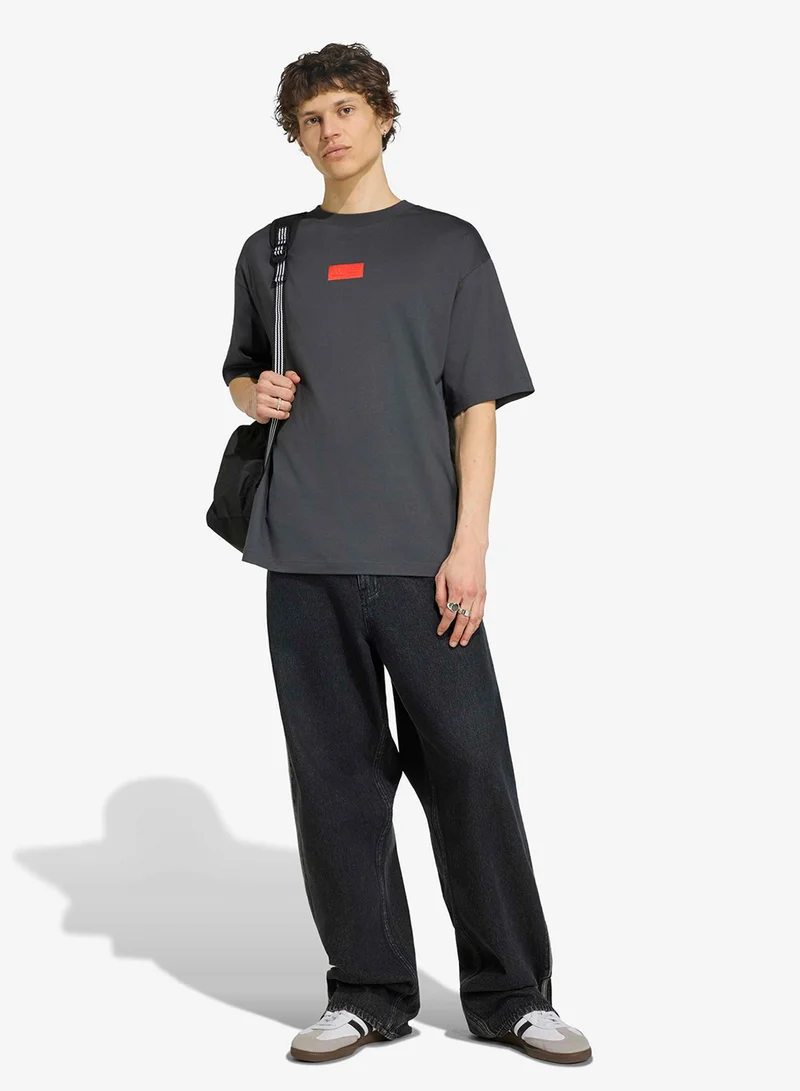 Adidas UTIBLK/HIRERE Audi Revolut F1 Team Elevated Graphic T-Shirt for Men | Best Price UAE