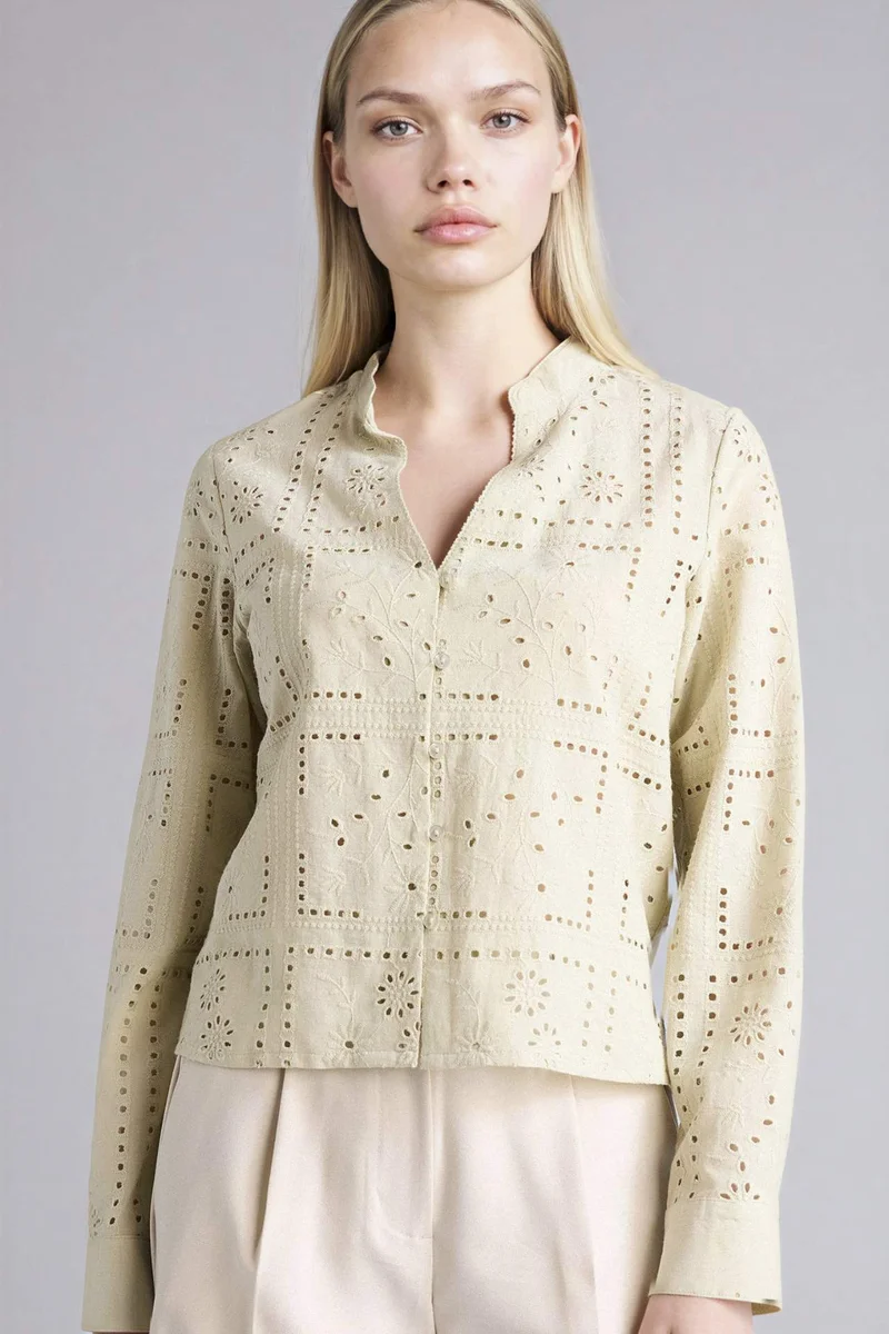 ديفاكتو Regular Fit Flap Collar brode Long Sleeve Shirt