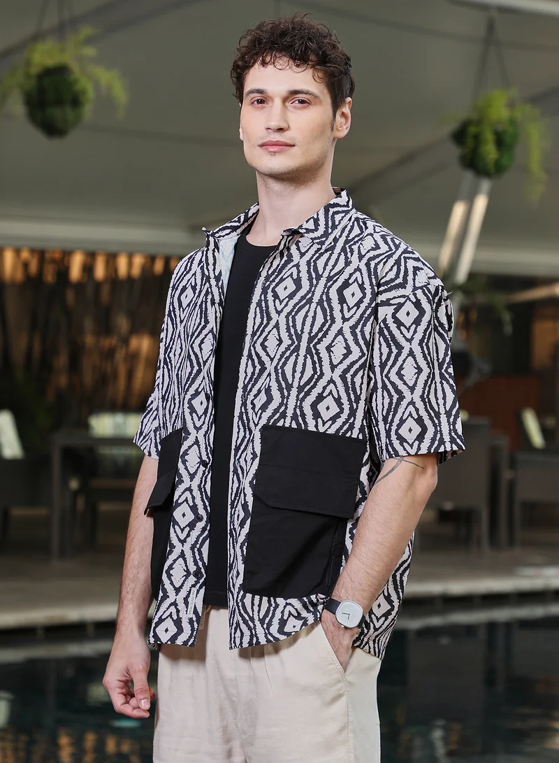 Campus Sutra Men's Midnight Black & Cream White Indie-Utility Oversized Shirt