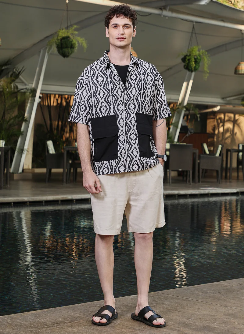 Campus Sutra Men's Midnight Black & Cream White Indie-Utility Oversized Shirt