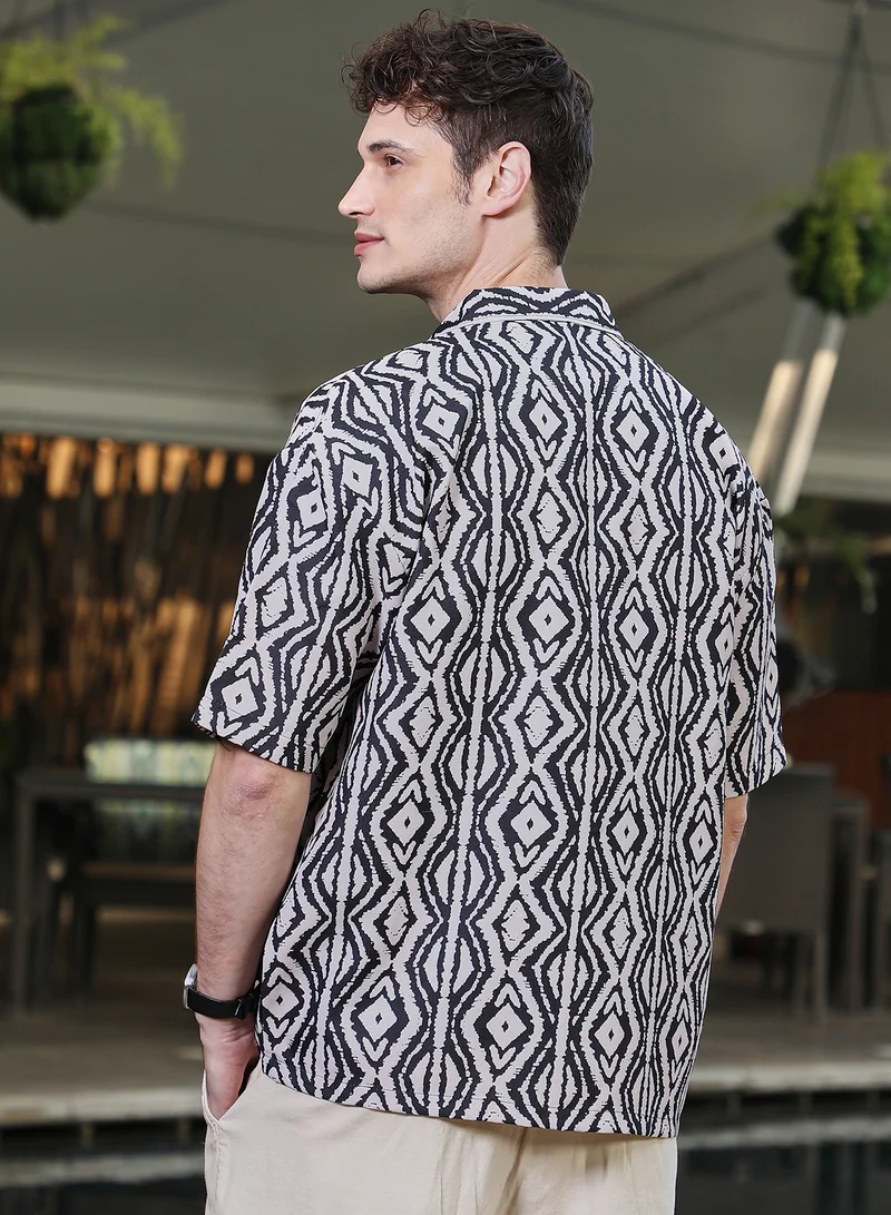 Campus Sutra Men's Midnight Black & Cream White Indie-Utility Oversized Shirt