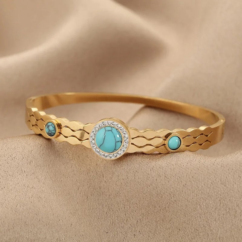 أسورة استناليس ستيل ذهبي مرصعة بفصوص الزيركون والحجر الفيروزي