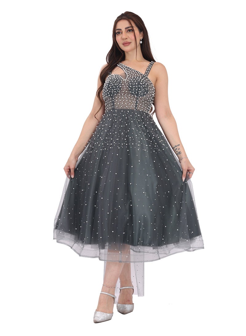 Modern Design A luxurious midi evening dress with pearl embroidery made of tulle material, in a luxurious Roman design. This dress was designed by the hands of the world's most distinguished designers in the field  - Image 2