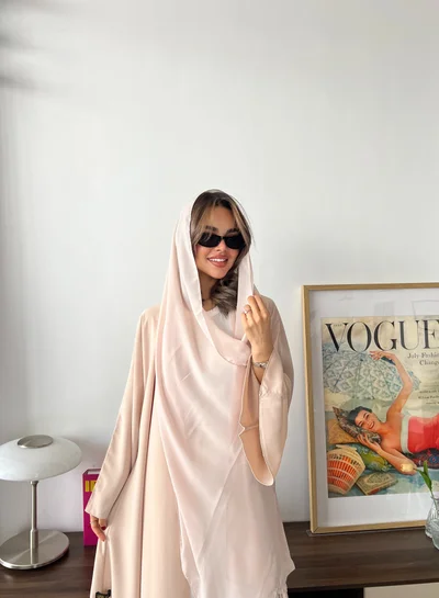 عبايات لوسين عباية صيفية أنيقة باللون البيج الخوخي
